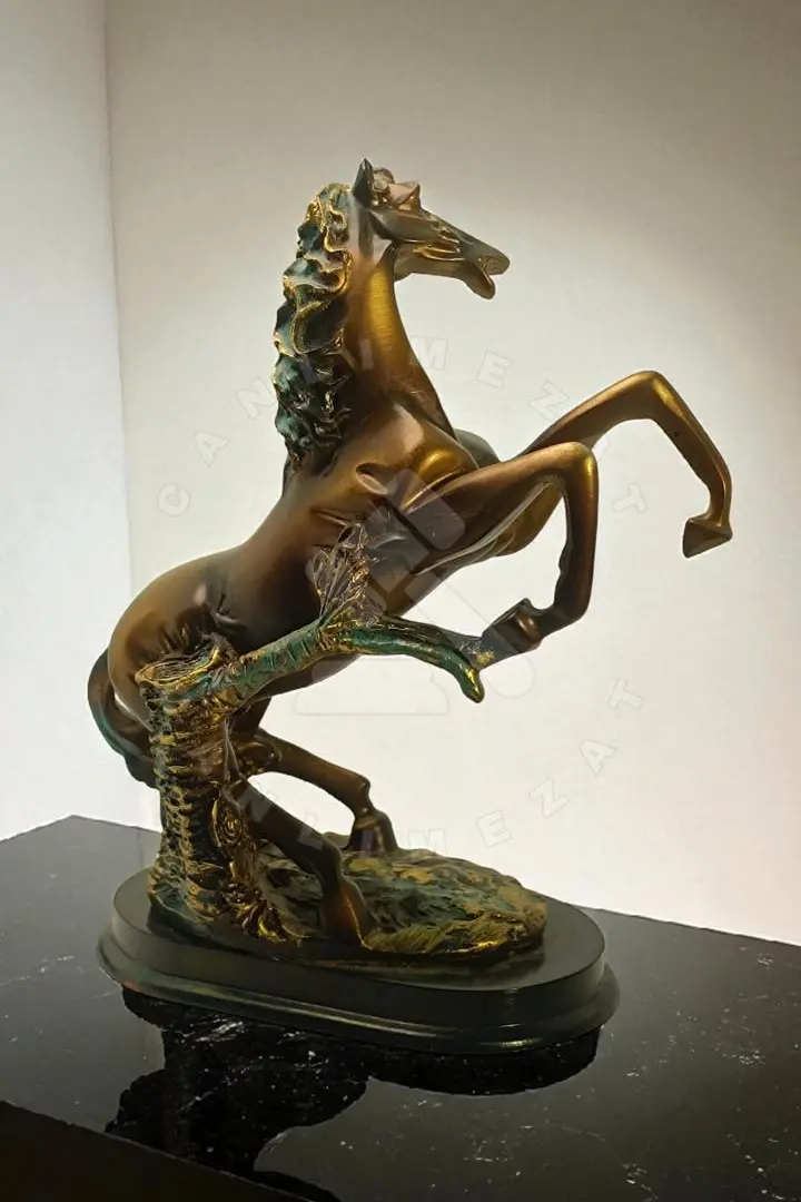 Ahşap at biblo
