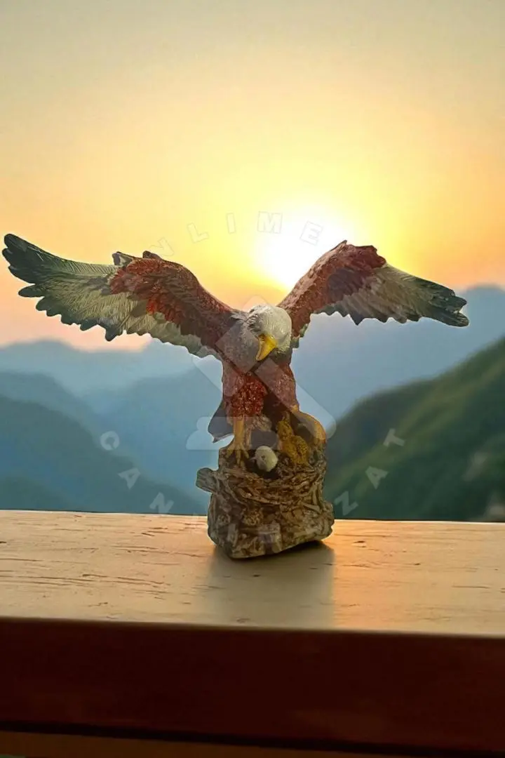 Kartal heykeli biblo