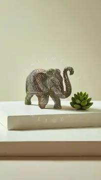 Silver Fil heykeli biblo