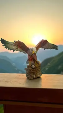 Kartal heykeli biblo