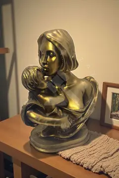 Polyester anne şefkati biblo
