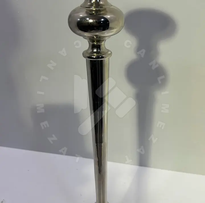 Metal şamdan fotoğraf 1
