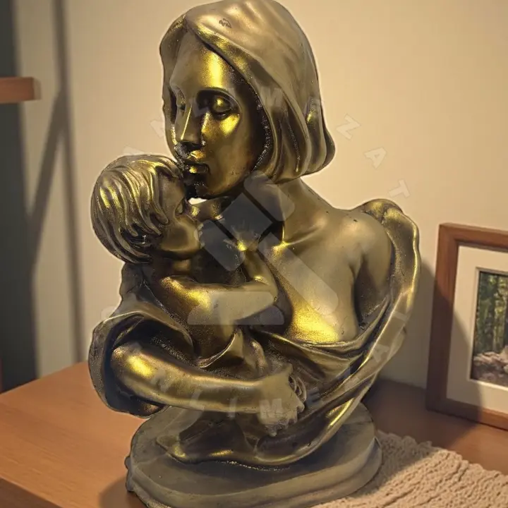 Polyester anne şefkati biblo fotoğraf 1