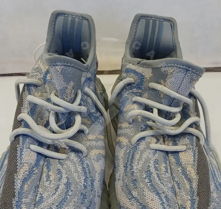 Adidas Yeezy Erkek Ayakkabisi fotoğraf 1
