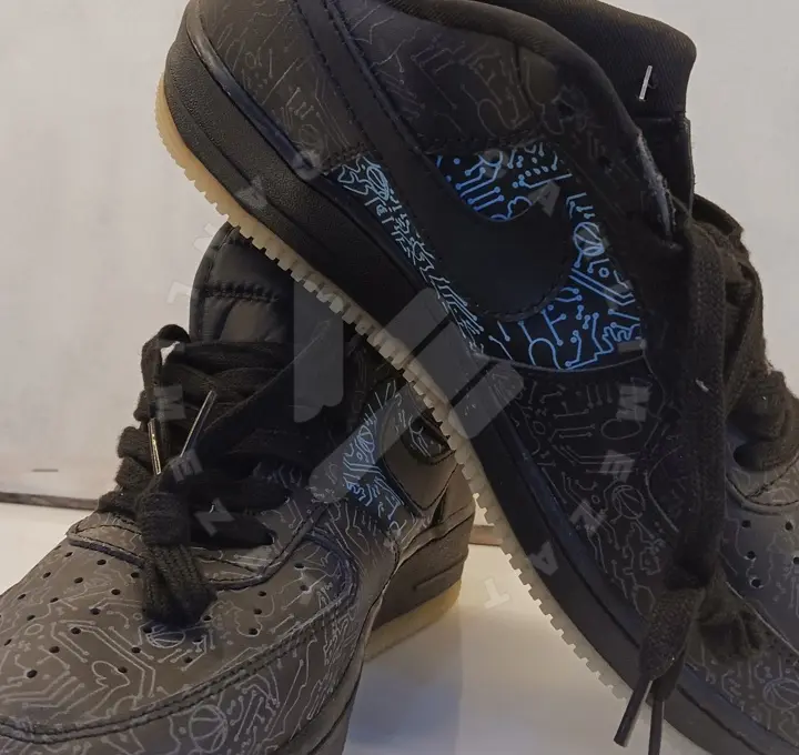 Siyah Nike Air Erkek Ayakkabisi fotoğraf 1